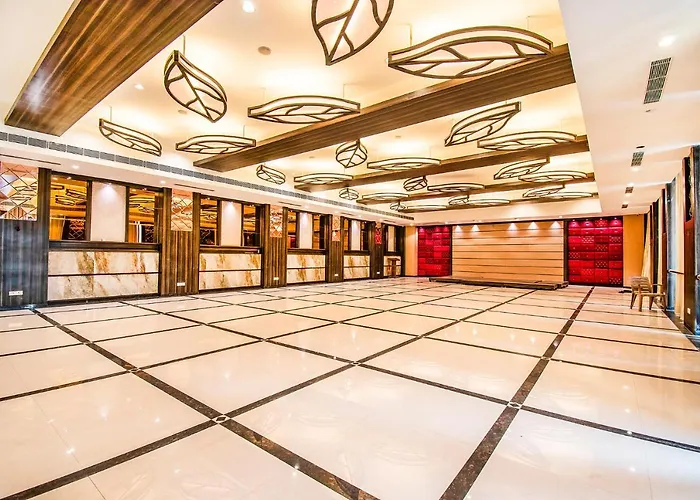 Fabhotel Vatika Mumbai Nasik Highway